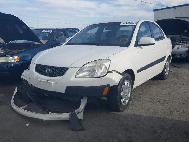 KNADE223296504501 - 2009 KIA RIO BASE WHITE photo 2