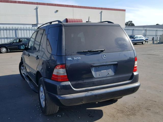 4JGAB54E31A244251 - 2001 MERCEDES-BENZ ML 320 BLUE photo 3