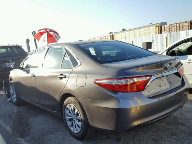 4T1BF1FK8HU418411 - 2017 TOYOTA CAMRY LE GRAY photo 3