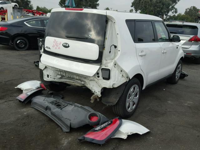 KNDJN2A25F7154009 - 2015 KIA SOUL WHITE photo 4