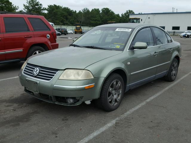 WVWTH63BX2P454028 - 2002 VOLKSWAGEN PASSAT GLX GREEN photo 2