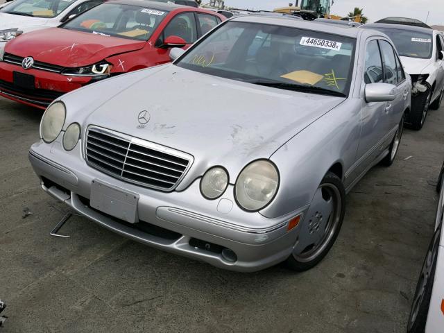 WDBJF74J8YB014158 - 2000 MERCEDES-BENZ E 55 AMG SILVER photo 2