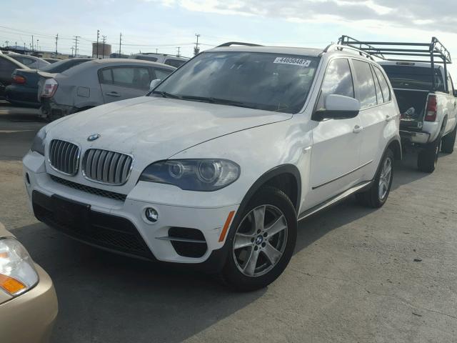 5UXZW0C55BL657857 - 2011 BMW X5 XDRIVE3 WHITE photo 2