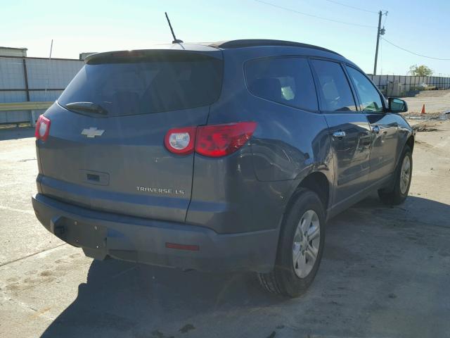 1GNKREEDXBJ305288 - 2011 CHEVROLET TRAVERSE L SILVER photo 4