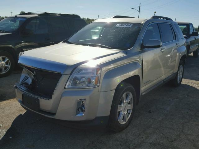 2GKFLUE34D6335372 - 2013 GMC TERRAIN SL GOLD photo 2