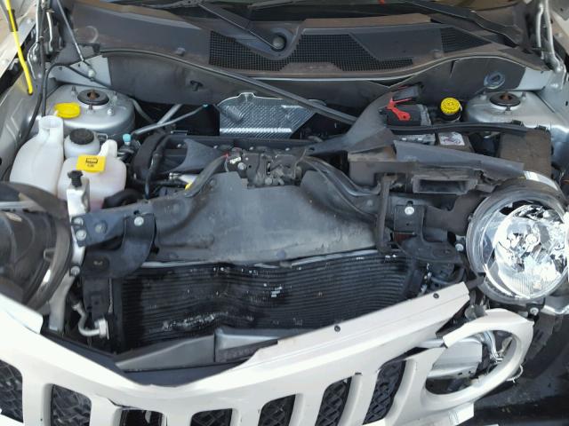 1C4NJPFA1ED577163 - 2014 JEEP PATRIOT LA SILVER photo 7