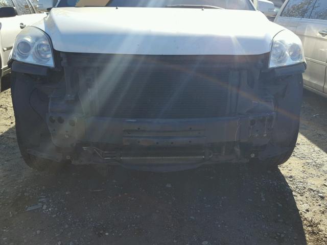 5GZEV23738J198329 - 2008 SATURN OUTLOOK XR თეთრი ფოტო 9