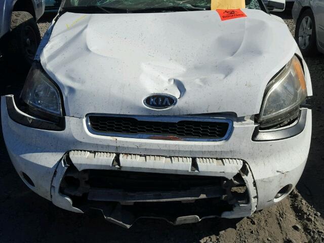 KNDJT2A24A7702337 - 2010 KIA SOUL + WHITE photo 7