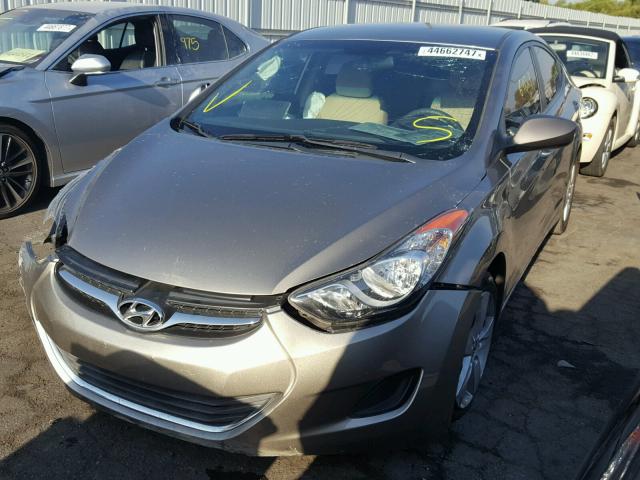 5NPDH4AE9DH318395 - 2013 HYUNDAI ELANTRA GL GRAY photo 2