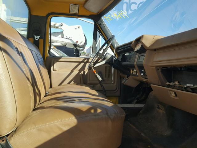 1FDPK74C6PVA22633 - 1993 FORD F700 WHITE photo 5