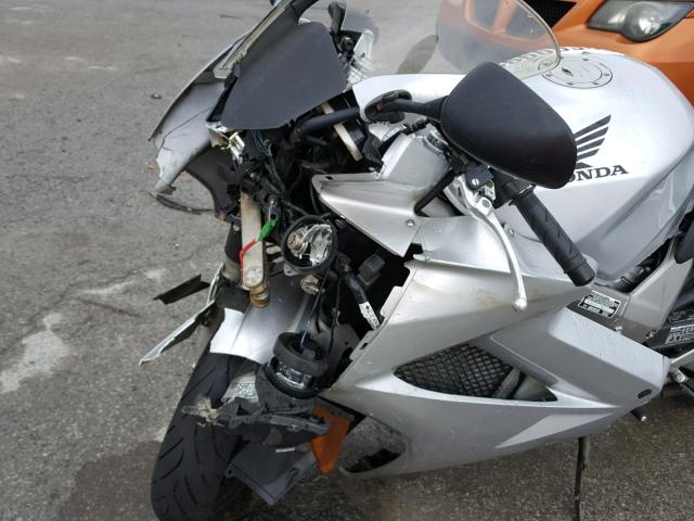 JH2RC46133M500714 - 2003 HONDA VFR800 SILVER photo 10