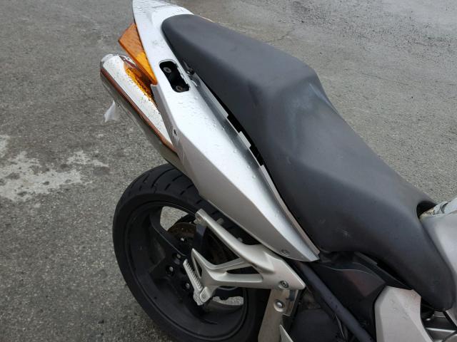 JH2RC46133M500714 - 2003 HONDA VFR800 SILVER photo 6