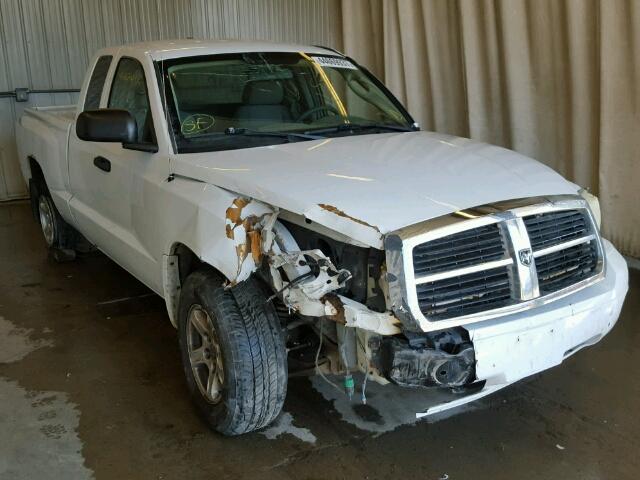 1D7HW42P17S202563 - 2007 DODGE DAKOTA WHITE photo 1