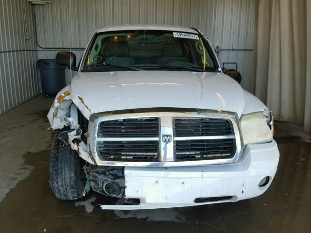 1D7HW42P17S202563 - 2007 DODGE DAKOTA WHITE photo 9