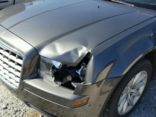 2C3KA43R98H188827 - 2008 CHRYSLER 300 LX GRAY photo 9