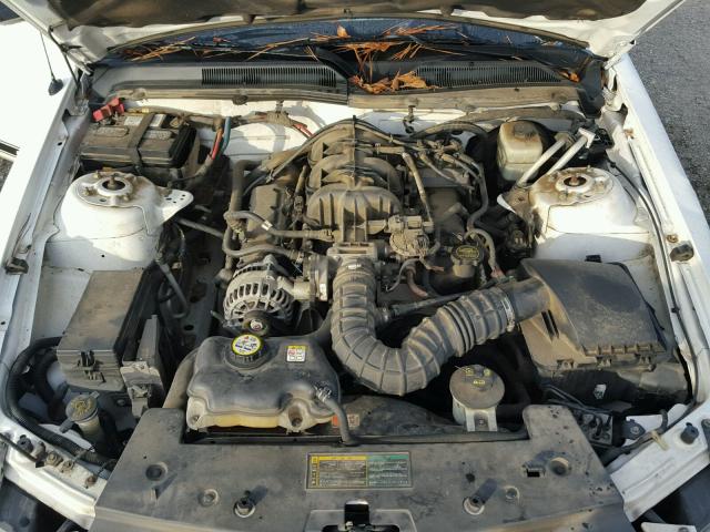 1ZVFT80N265237416 - 2006 FORD MUSTANG WHITE photo 7