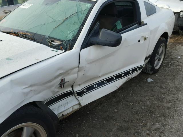 1ZVFT80N265237416 - 2006 FORD MUSTANG WHITE photo 9