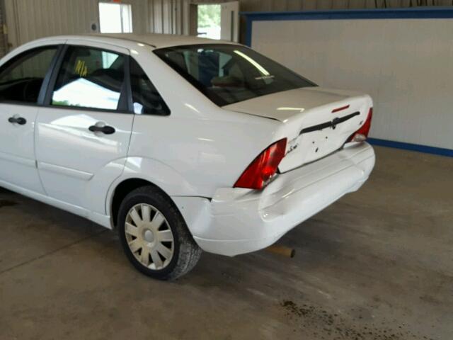 1FAFP34384W118026 - 2004 FORD FOCUS SE C WHITE photo 9