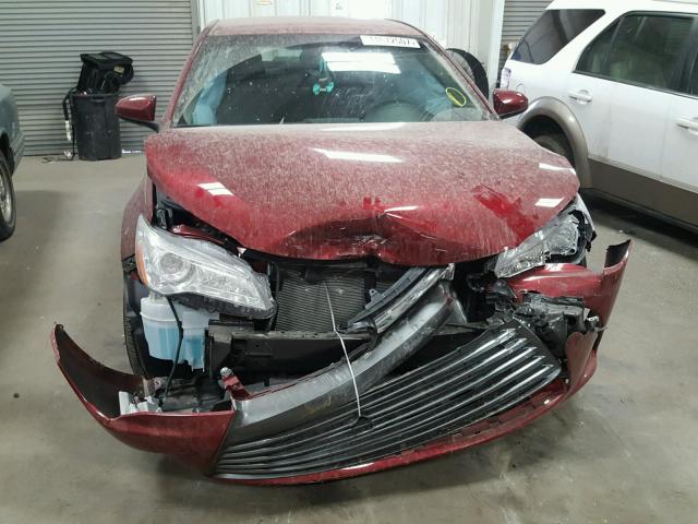 4T1BF1FK8HU764121 - 2017 TOYOTA CAMRY LE RED photo 9