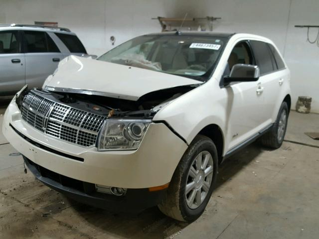 2LMDU88C57BJ34756 - 2007 LINCOLN MKX CREAM photo 2