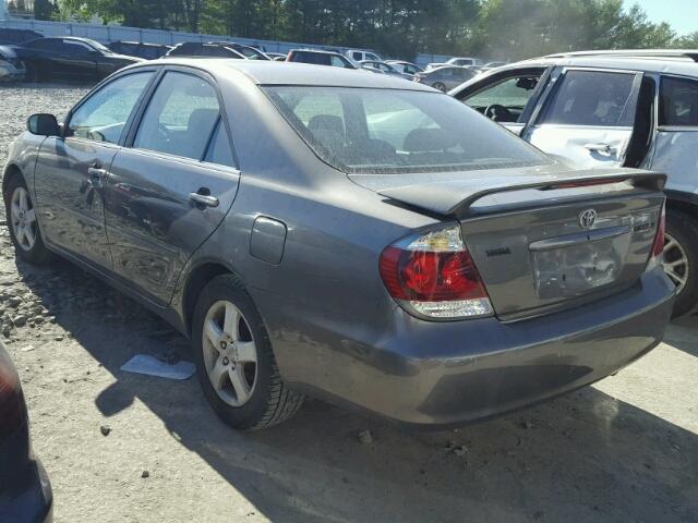 4T1BE32K15U966962 - 2005 TOYOTA CAMRY LE 灰色 照片 3
