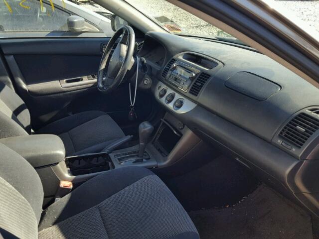 4T1BE32K15U966962 - 2005 TOYOTA CAMRY LE 灰色 照片 5