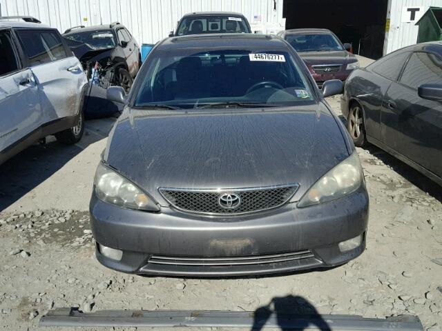 4T1BE32K15U966962 - 2005 TOYOTA CAMRY LE GRAY photo 9