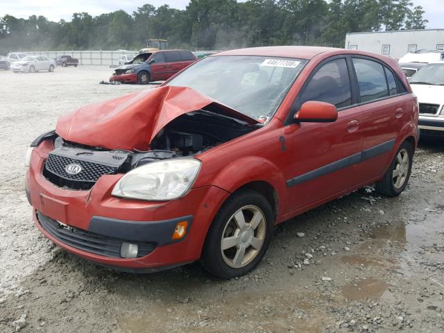 KNADE163766057938 - 2006 KIA RIO 5 RED photo 2