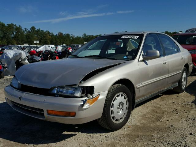 1HGCD5634TA247232 - 1996 HONDA ACCORD LX SILVER photo 2