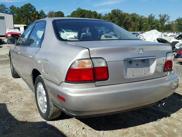 1HGCD5634TA247232 - 1996 HONDA ACCORD LX SILVER photo 3