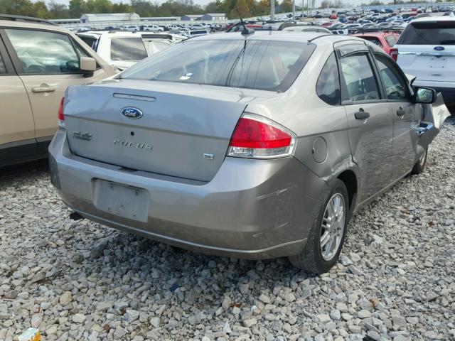 1FAHP35NX8W167274 - 2008 FORD FOCUS SE GRAY photo 4