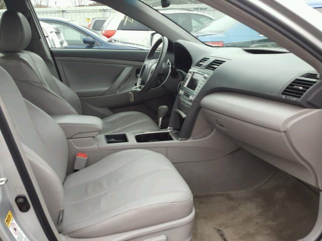 4T1BB46K77U026693 - 2007 TOYOTA CAMRY NEW SILVER photo 5