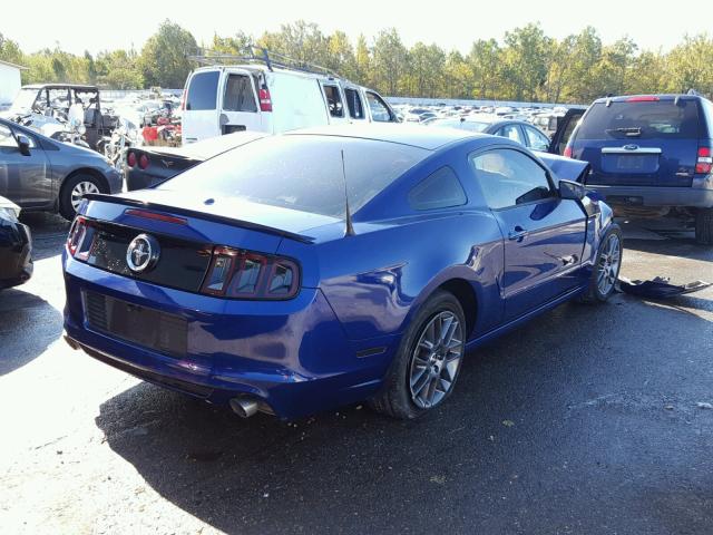 1ZVBP8AM7E5215063 - 2014 FORD MUSTANG BLUE photo 4
