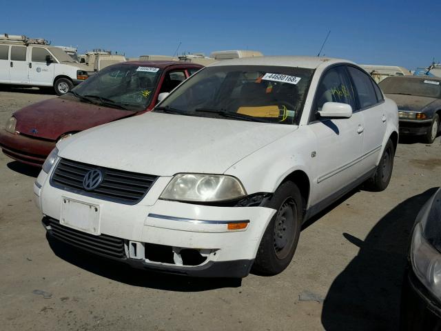 WVWMD63B33P386995 - 2003 VOLKSWAGEN PASSAT GL WHITE photo 2