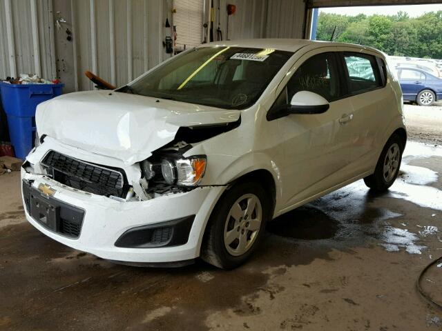 1G1JA6SH2F4120870 - 2015 CHEVROLET SONIC LS WHITE photo 2