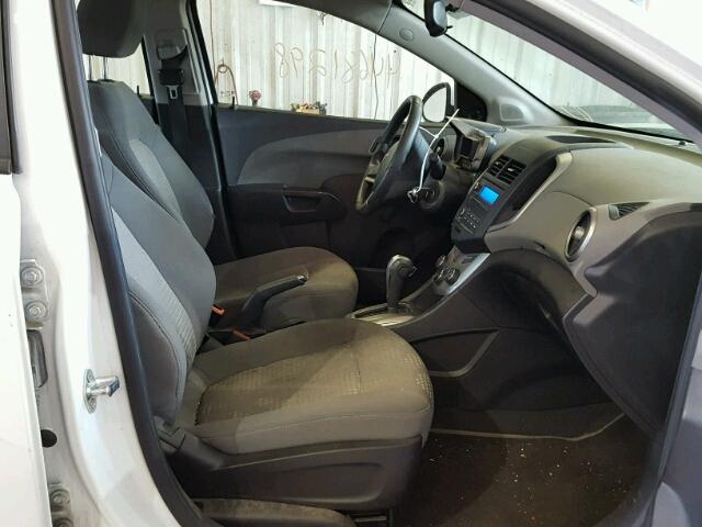 1G1JA6SH2F4120870 - 2015 CHEVROLET SONIC LS WHITE photo 5