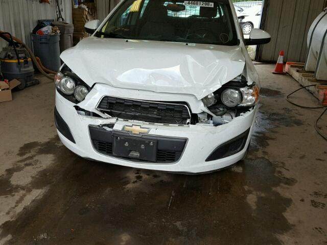 1G1JA6SH2F4120870 - 2015 CHEVROLET SONIC LS WHITE photo 9