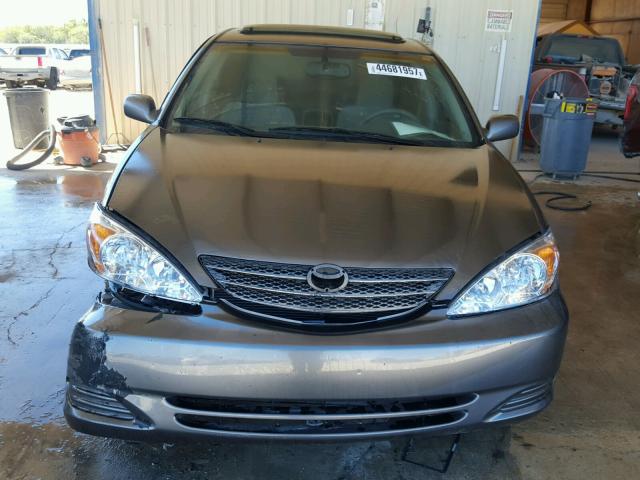 4T1BE32K94U921024 - 2004 TOYOTA CAMRY LE 灰色 照片 9