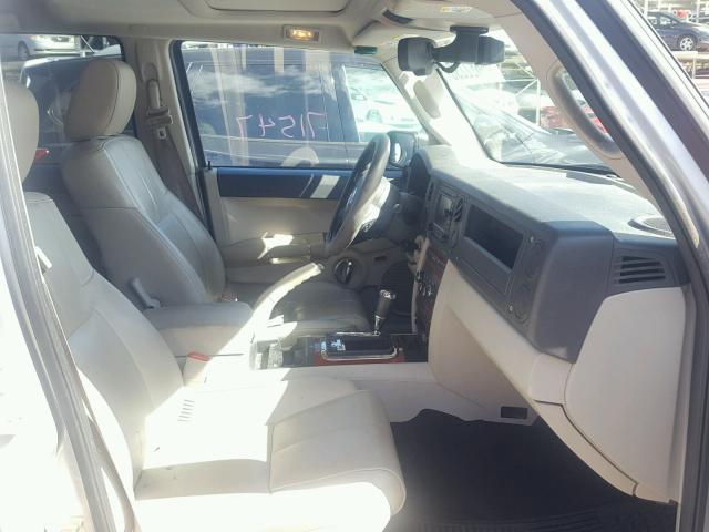 1J8HG58NX6C364728 - 2006 JEEP COMMANDER SILVER photo 5