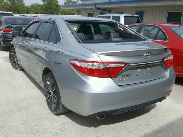 4T1BK1FK5GU570558 - 2016 TOYOTA CAMRY XSE SILVER photo 3