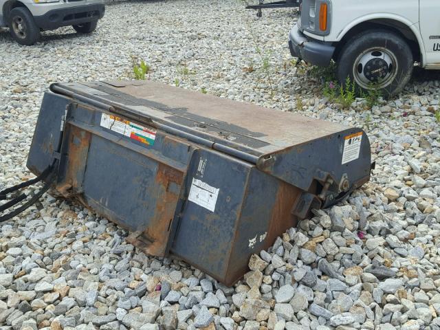 783709495 - 2009 BOBCAT SWEEPER BLACK photo 3