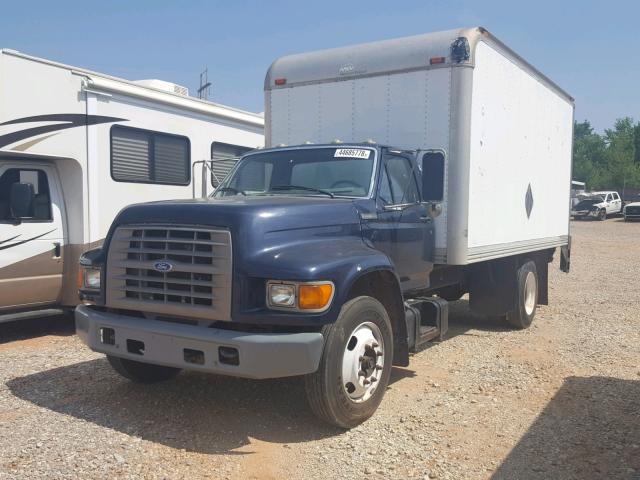 1FDNF70J0TVA18698 - 1996 FORD F700 BLUE photo 2