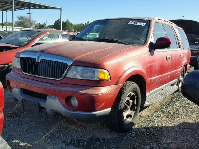 5LMRU27A9YLJ12594 - 2000 LINCOLN NAVIGATOR RED photo 2