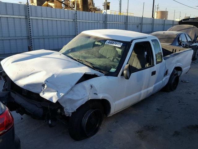 1GTCS19W118224997 - 2001 GMC SONOMA WHITE photo 2