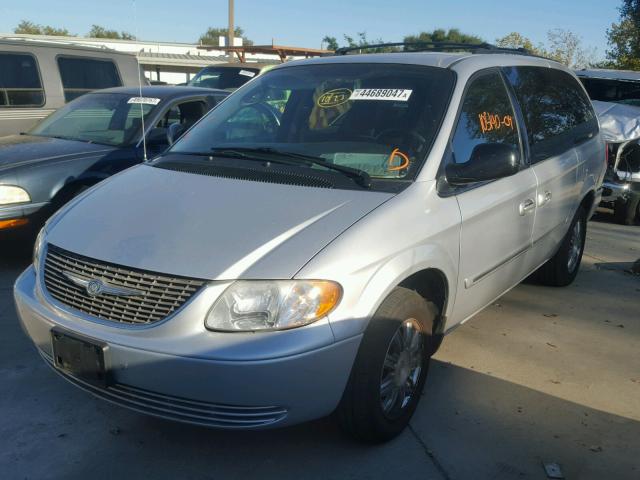 2C8GP54L34R589714 - 2004 CHRYSLER TOWN & COU SILVER photo 2