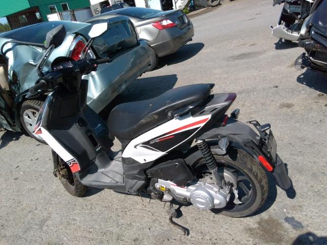 ZD4C506B0F4001582 - 2015 APRILIA SR MOTARD WHITE photo 3