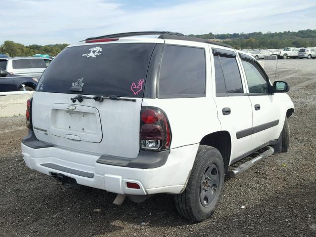 1GNDT13SX52166315 - 2005 CHEVROLET TRAILBLAZE WHITE photo 4