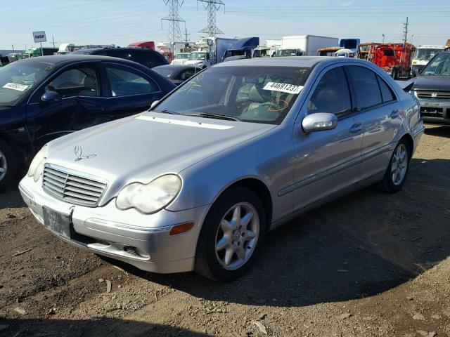 WDBRF61J84E015904 - 2004 MERCEDES-BENZ C SILVER photo 2