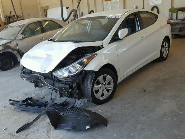 5NPDH4AE4GH756472 - 2016 HYUNDAI ELANTRA SE WHITE photo 2