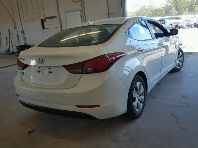 5NPDH4AE4GH756472 - 2016 HYUNDAI ELANTRA SE WHITE photo 4